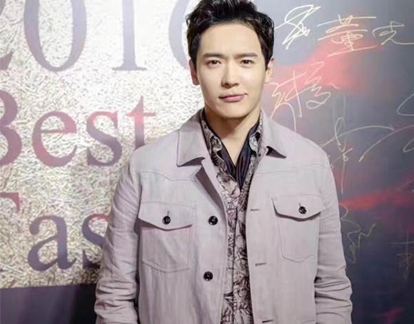 Diễn viên nghi cưỡng hiếp tập thể bị đóng băng tài sản 