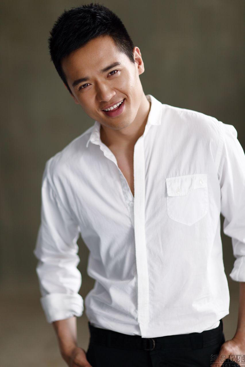 Diễn viên nghi cưỡng hiếp tập thể bị đóng băng tài sản 