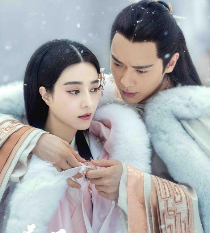 Diễn viên nghi cưỡng hiếp tập thể bị đóng băng tài sản 