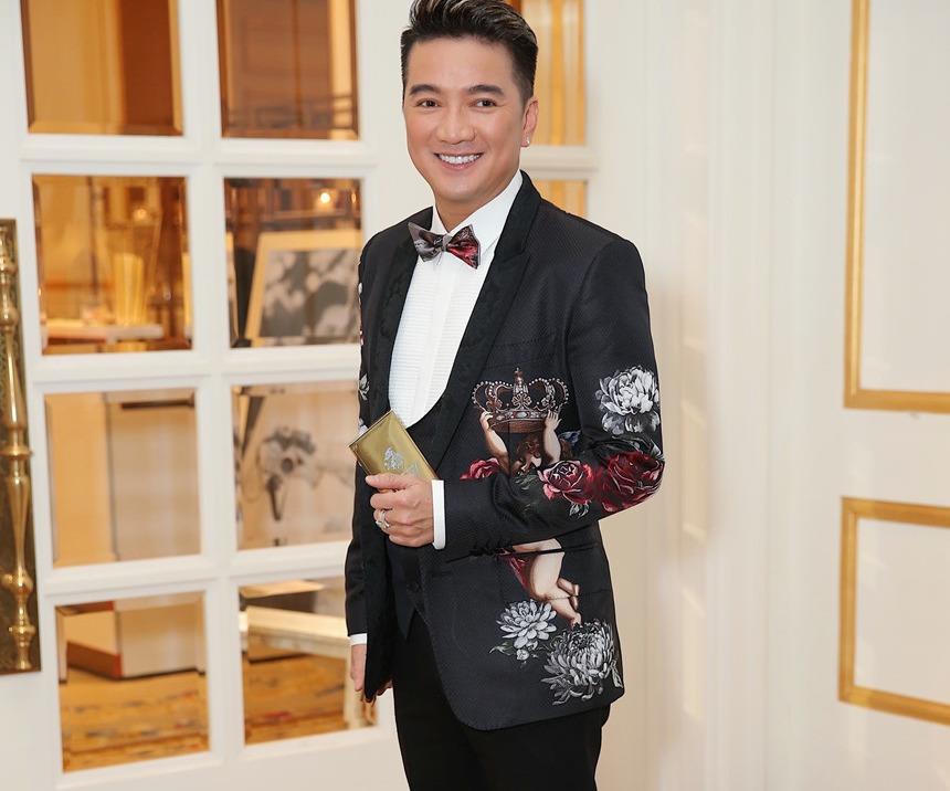 Lê Hiếu hạnh phúc tại tiệc cưới, nhiều sao nổi tiếng tới chung vui