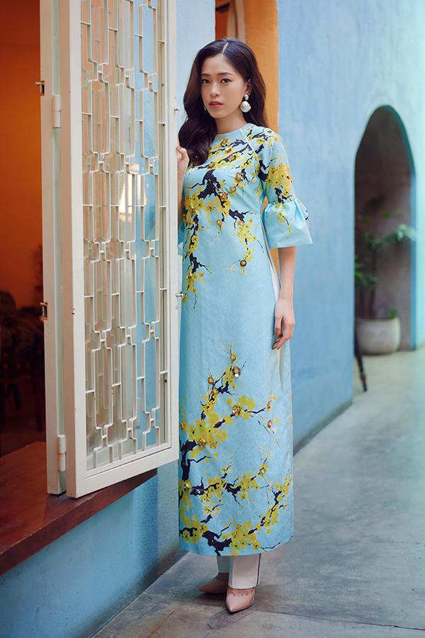 Các 'nàng Hậu' đa phong cách với áo dài xuân Kỷ Hợi