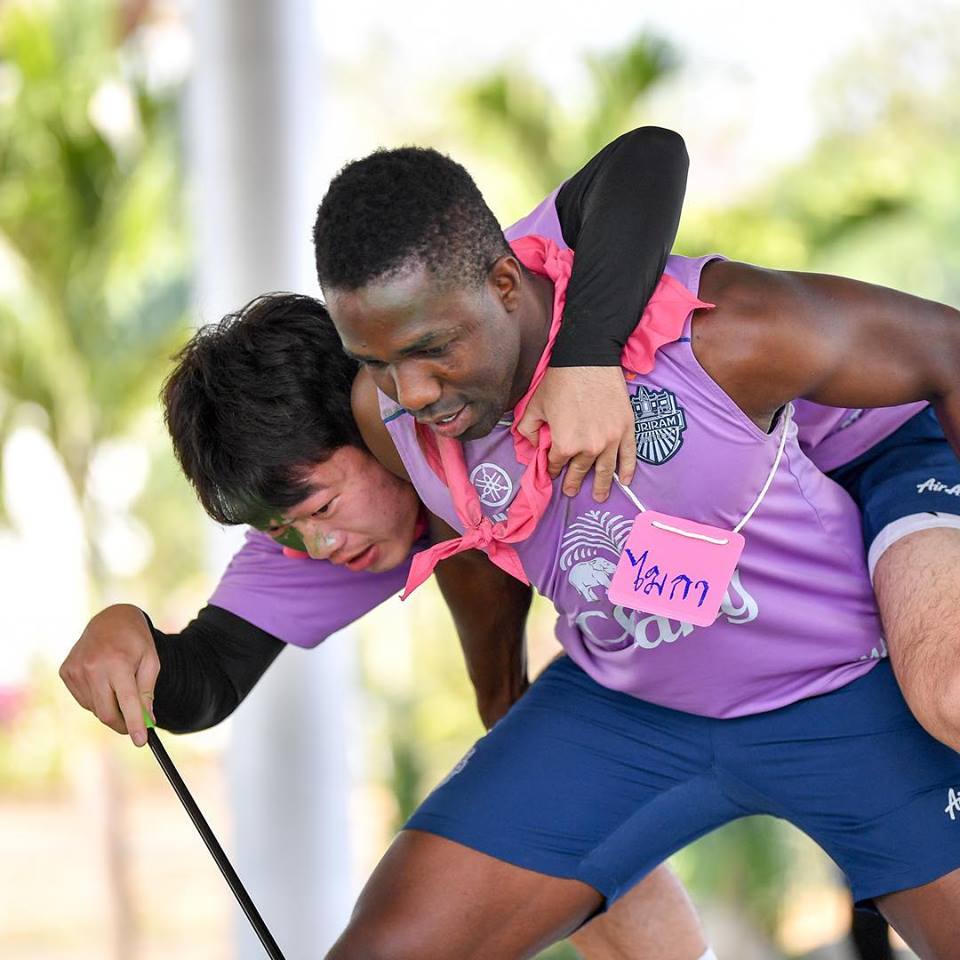 Khoảnh khắc cực vui nhộn của Xuân Trường tại CLB mới