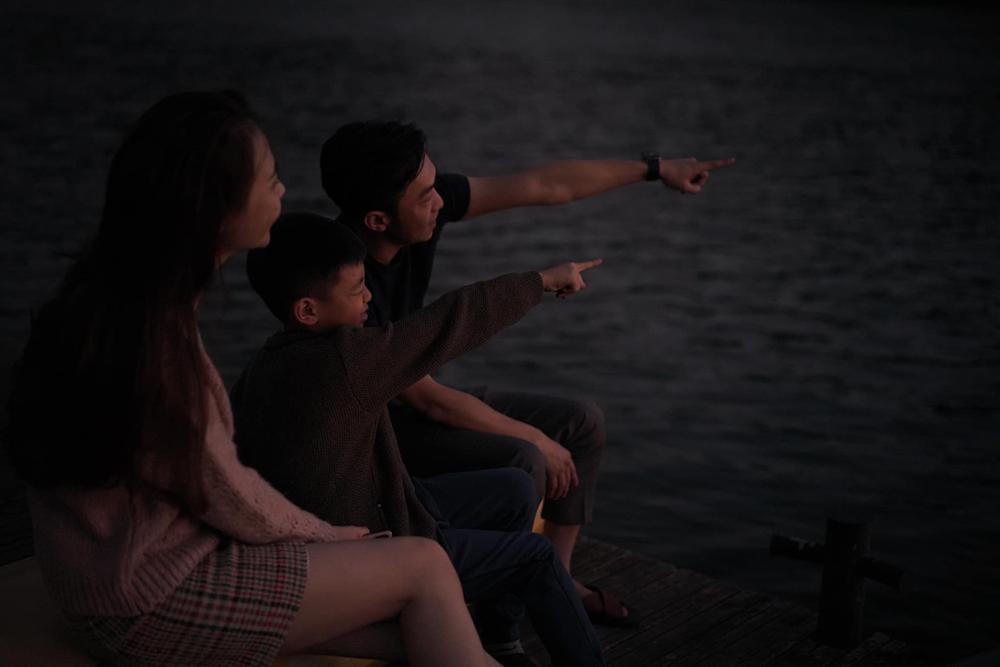 Đàm Thu Trang nhắc khéo các cô gái định nhắn tin cho ông xã Quốc Cường