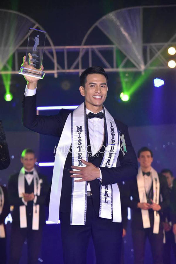 Siêu mẫu Trịnh Bảo đăng quang Nam Vương Mr International 2019