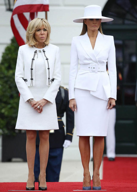 Phong cách thời trang đối lập của hai đệ nhất phu nhân Mỹ - Triều