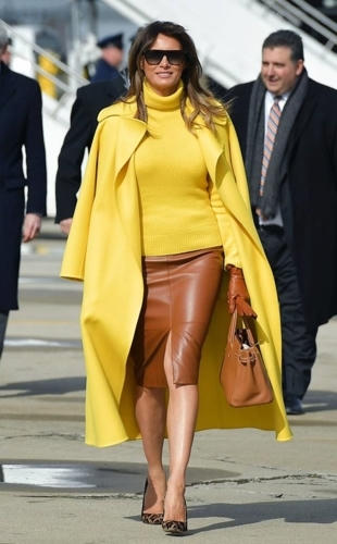 Phong cách thời trang đối lập của hai đệ nhất phu nhân Mỹ - Triều