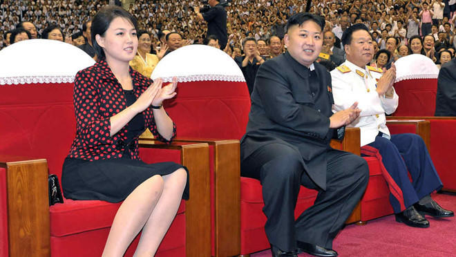 Phong cách thời trang đối lập của hai đệ nhất phu nhân Mỹ - Triều