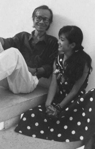 Hồng Nhung khoe ảnh tuổi đôi mươi bên Trịnh Công Sơn 