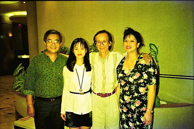 Hồng Nhung khoe ảnh tuổi đôi mươi bên Trịnh Công Sơn 