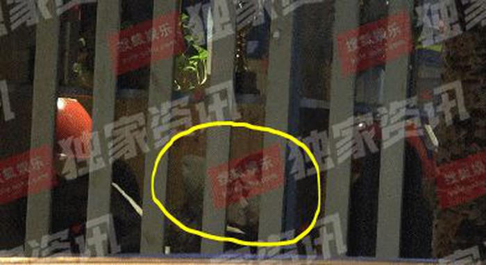 Triệu Vy lộ vẻ mệt mỏi, nghiện thuốc sau nghi án ngoại tình, ly thân chồng