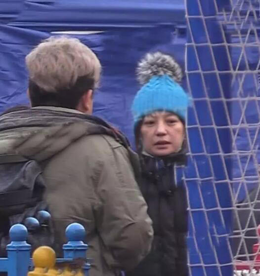 Triệu Vy lộ vẻ mệt mỏi, nghiện thuốc sau nghi án ngoại tình, ly thân chồng