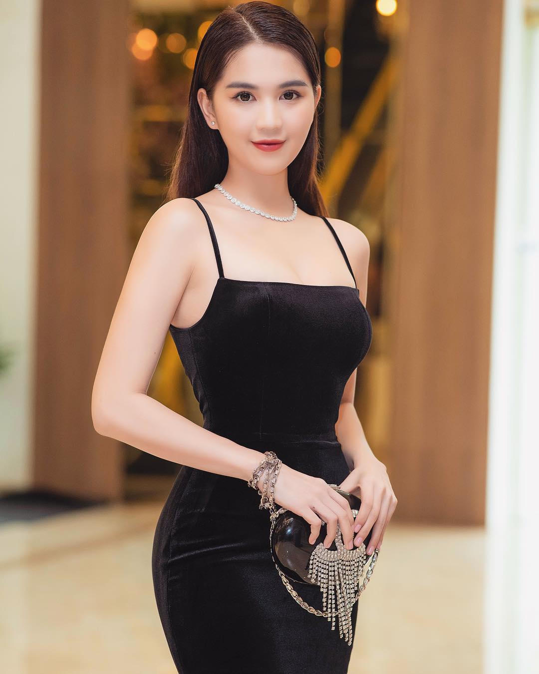 Thực hư việc Ngọc Trinh sinh con vào năm nay