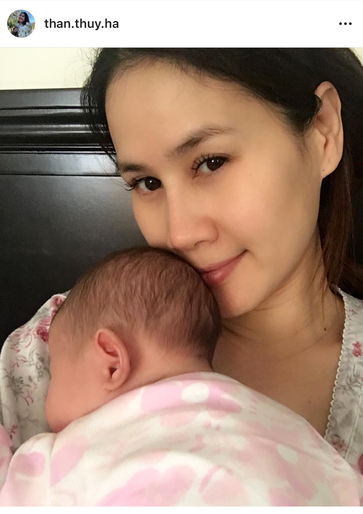 Thân Thúy Hà lần đầu tiết lộ khuôn mặt con gái mới sinh