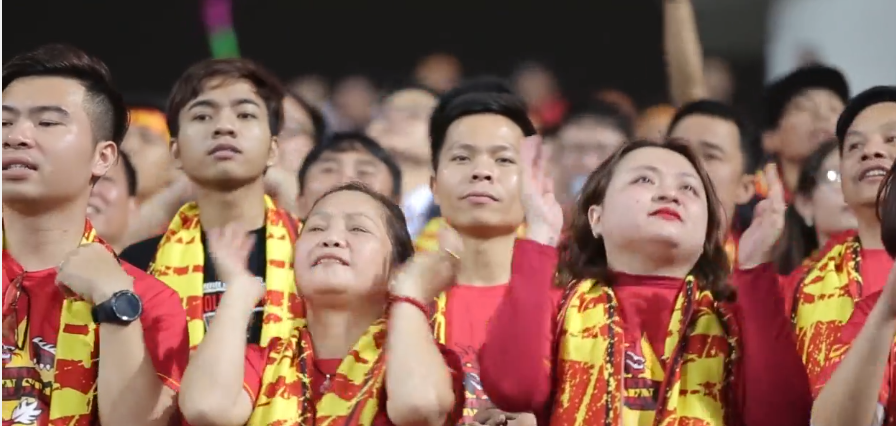 Mỹ Đình tràn sóng đỏ, đường Hà Nội, TP HCM vỡ òa khi Việt Nam đại thắng