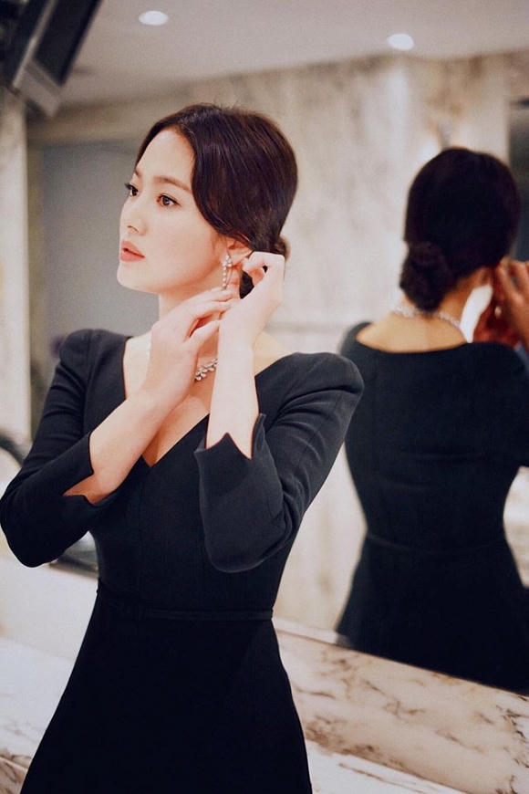 Song Hye Kyo bị tố mắc bệnh ngôi sao sau khi tham dự sự kiện ở Trung Quốc