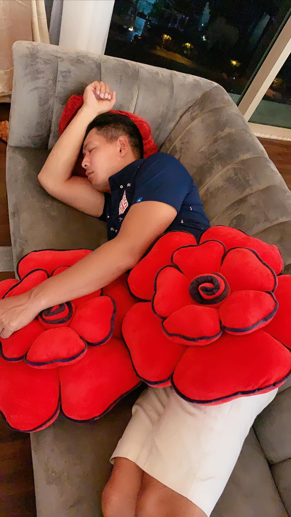 Bà xã diễn viên Bình Minh tiết lộ sở thích đặc biệt khi ngủ của chồng