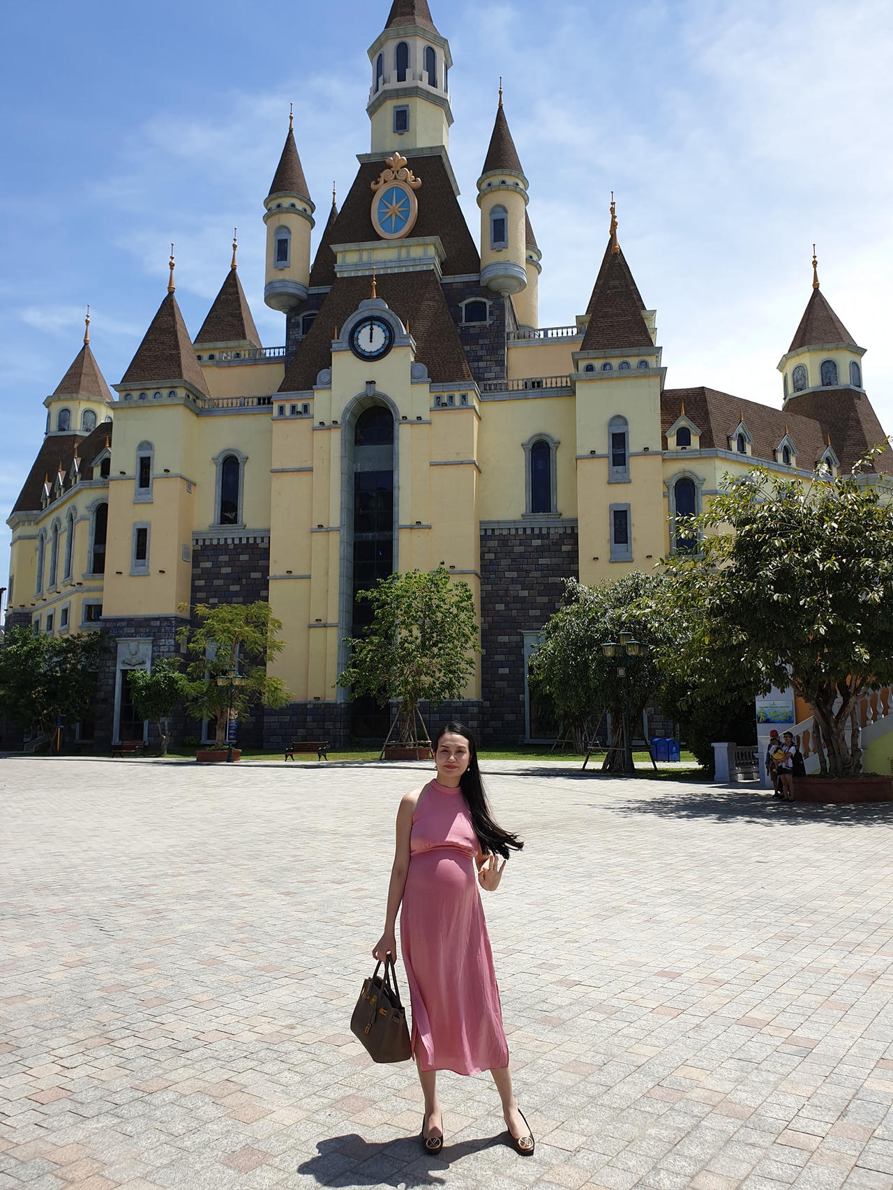 Tuấn Hưng chia sẻ lời ngọt ngào khi vợ đang mang thai lần 3