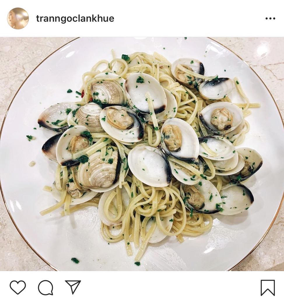 Chồng siêu mẫu Lan Khuê vào bếp nấu ăn chăm vợ mang thai