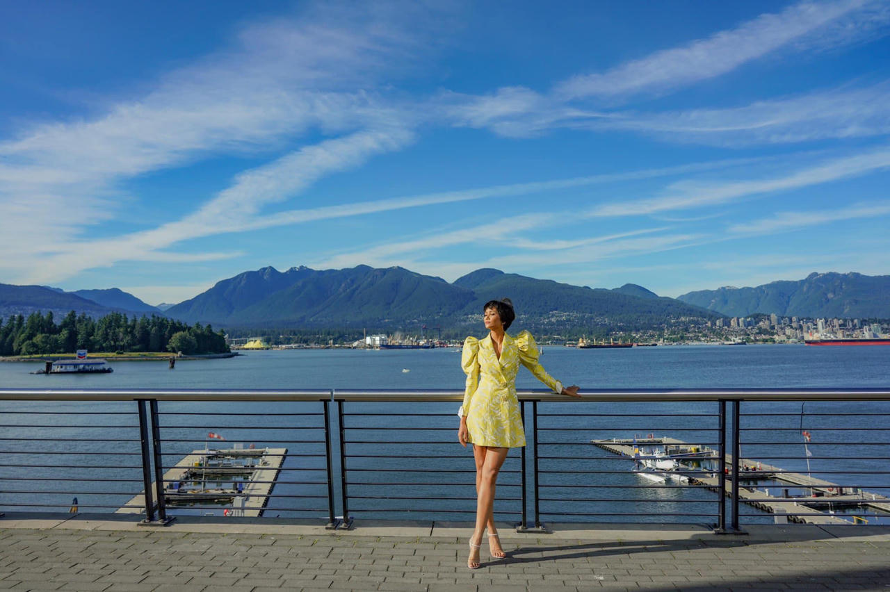 H’Hen Niê mang dép tổ ong sang Canada dự sự kiện