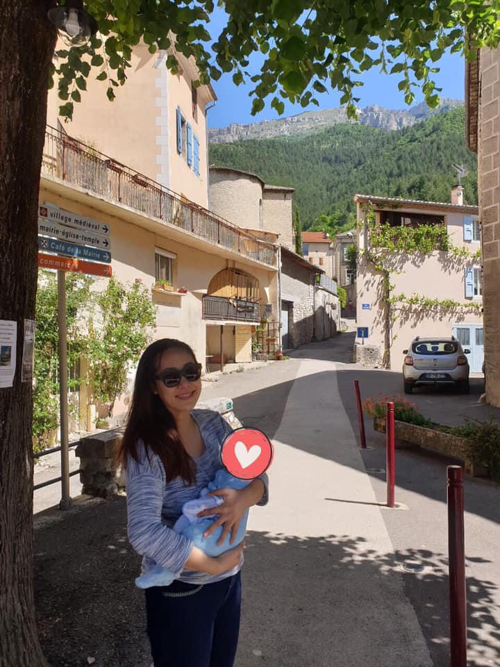 Ngô Phương Lan chia sẻ hình ảnh hiếm hoi sau khi sinh con gái đầu lòng