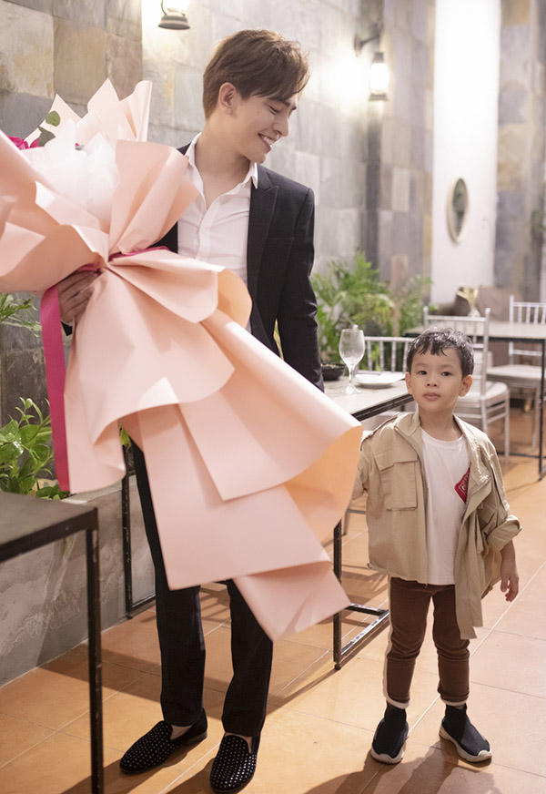 Bạn trai kém 10 tuổi bất ngờ cầu hôn ca sĩ Thu Thủy