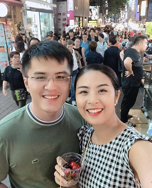 Hoa hậu Ngọc Hân gây xôn xao khi đăng ảnh khung cảnh lễ đính hôn