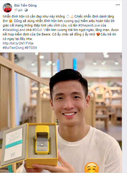 Trung vệ Bùi Tiến Dũng tặng hôn thê nhẫn kim cương trong lễ đính hôn