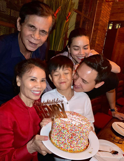 Sau 2 năm bên nhau, Hà Hồ bất ngờ chia sẻ Kim Lý chỉ là 'bạn tốt'