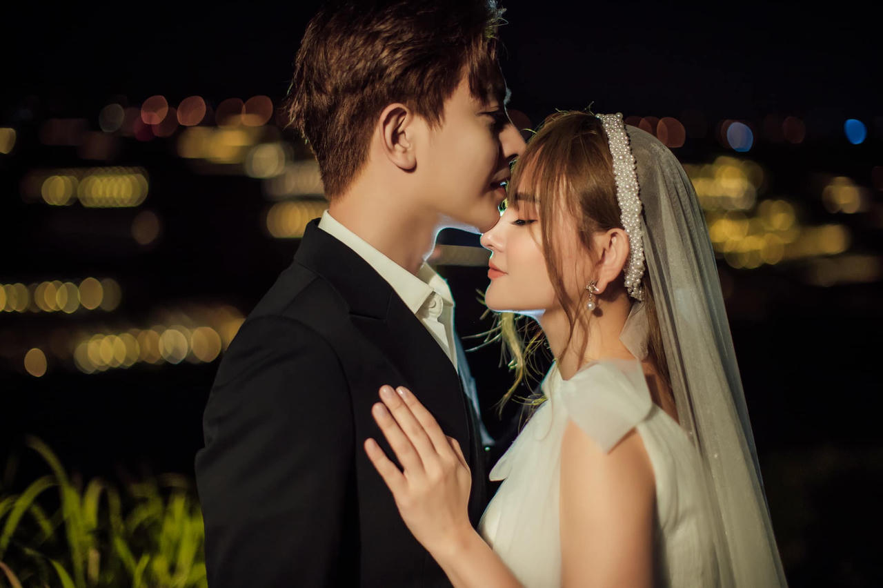 Thu Thủy hạnh phúc chụp ảnh cưới với bạn trai kém 10 tuổi