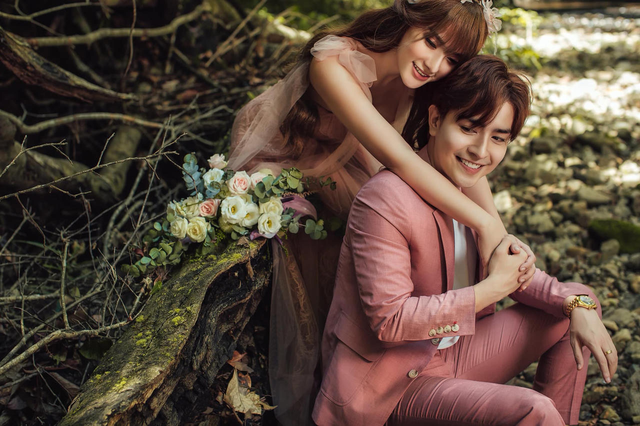 Thu Thủy hạnh phúc chụp ảnh cưới với bạn trai kém 10 tuổi