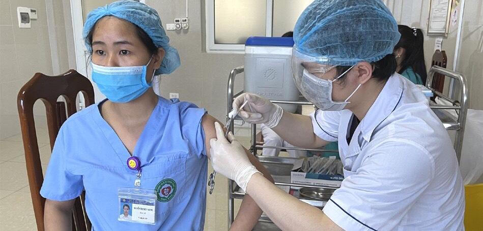 Trên 3.000 trường hợp được tiêm phòng COVID-19 đợt 2 tại Ninh Bình