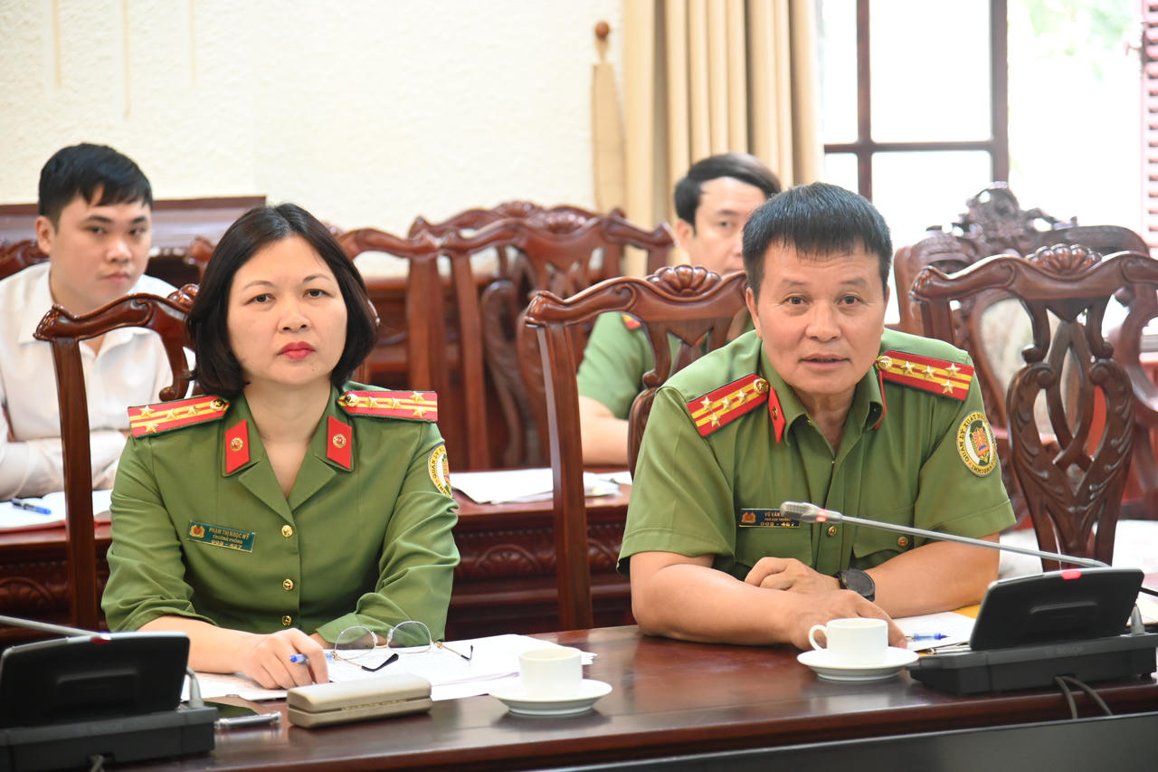 Đẩy mạnh cải cách hành chính, đơn giản hóa thủ tục xuất, nhập cảnh 