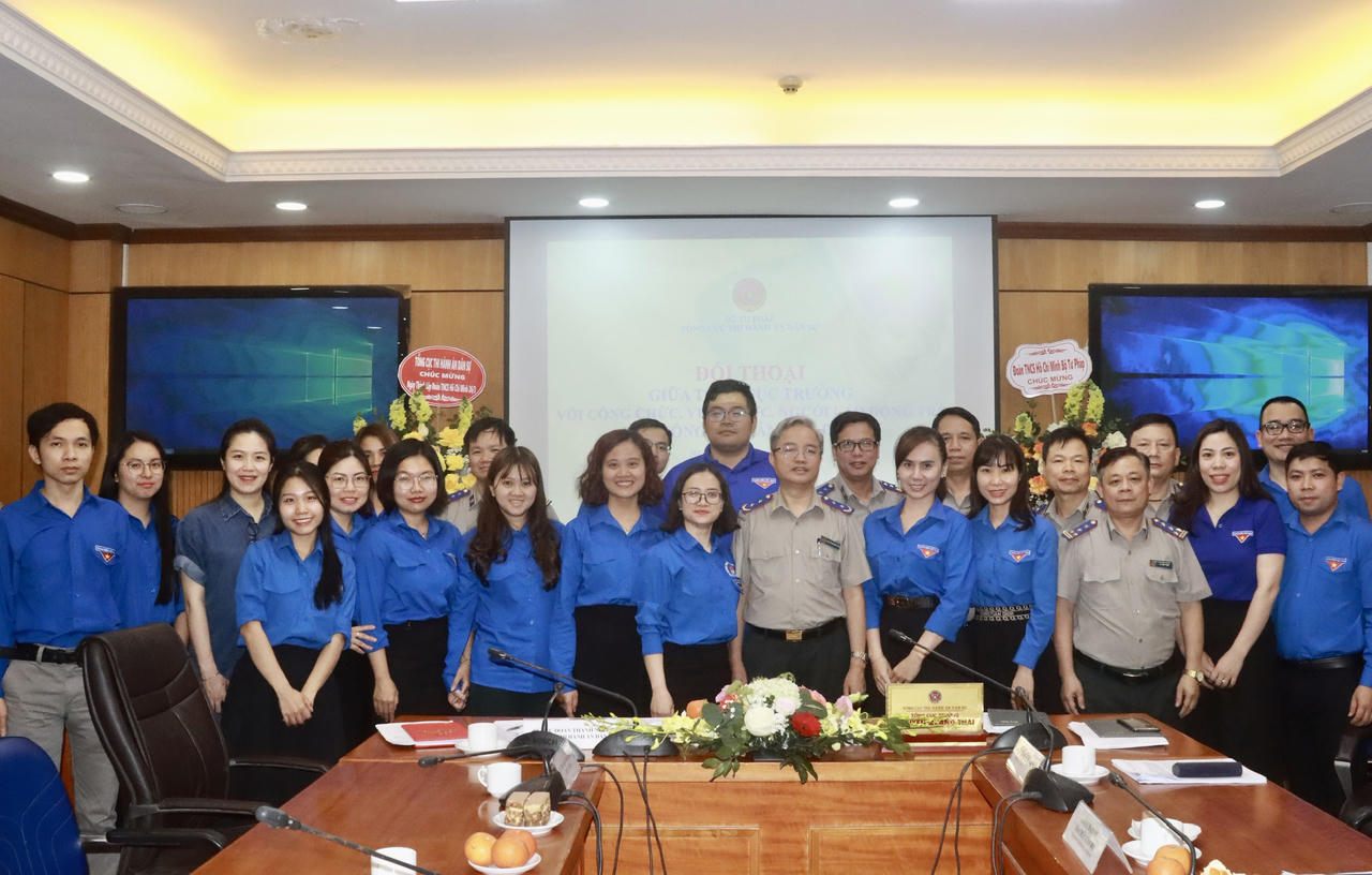 Tổng cục trưởng Tổng cục Thi hành án dân sự đối thoại với công chức trẻ 