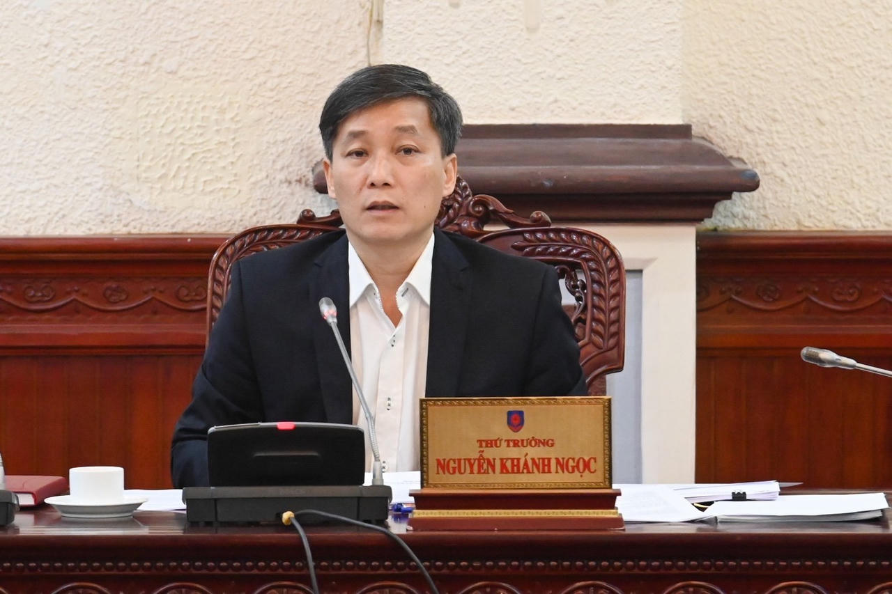 Tăng cường công tác quản lý xuất nhập cảnh của người nước ngoài tại Việt Nam 