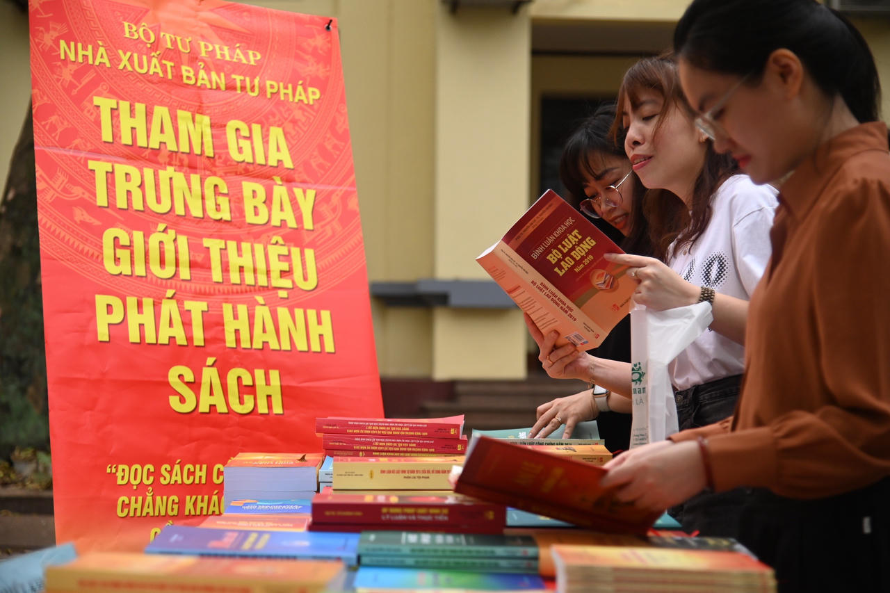 Bộ Tư pháp hưởng ứng Ngày Sách và Văn hóa đọc Việt Nam năm 2023 