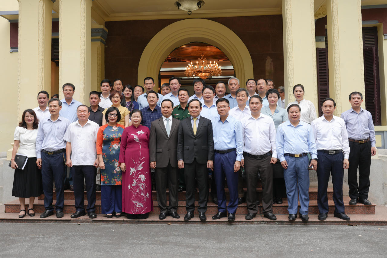 Trao Quyết định điều động, bổ nhiệm đồng chí Trần Tiến Dũng giữ chức Thứ trưởng Bộ Tư pháp