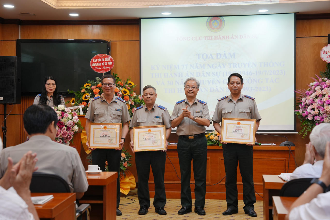 Tự hào truyền thống 77 năm Thi hành án dân sự