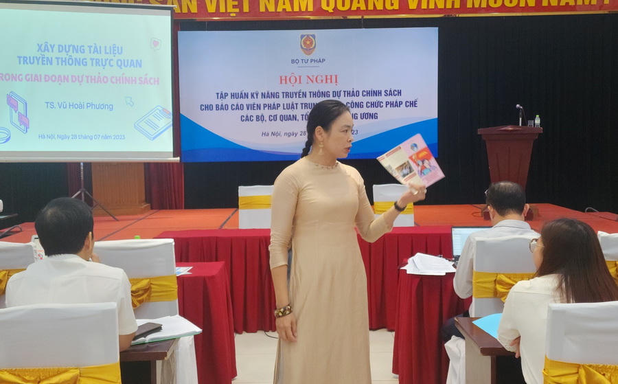 Nâng cao kỹ năng truyền thông dự thảo chính sách cho báo cáo viên pháp luật 