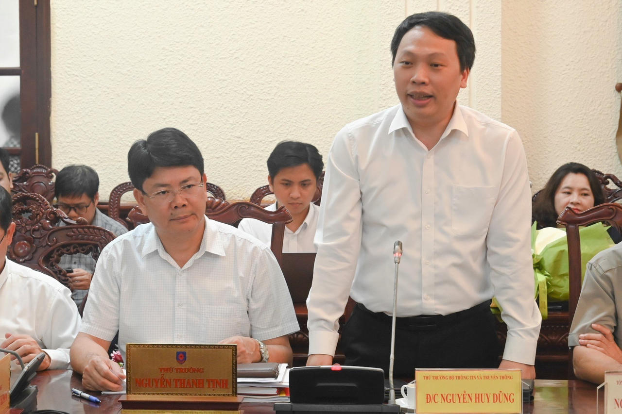 Bộ Tư pháp trao Quyết định bổ nhiệm Lãnh đạo cấp Vụ cho 4 đồng chí