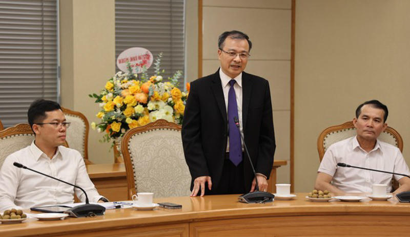 Trao Quyết định bổ nhiệm Vụ trưởng Vụ Pháp luật, Văn phòng Chính phủ 