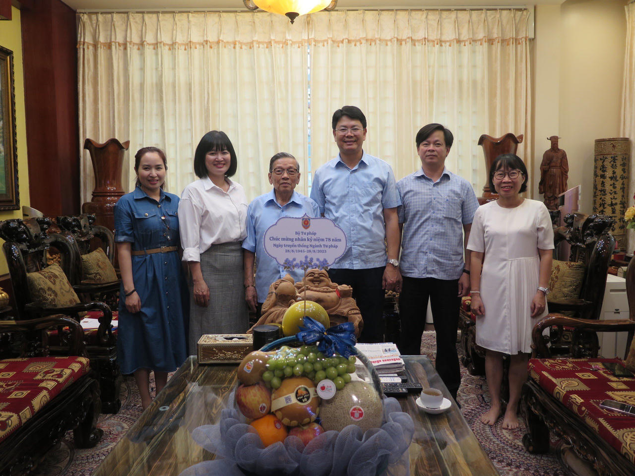 Lãnh đạo Bộ Tư pháp thăm hỏi và tri ân các thế hệ lãnh đạo đi trước