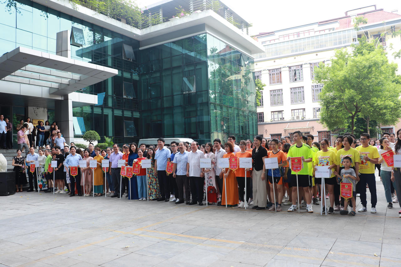 Bộ Tư pháp thi đấu thể thao chào mừng 78 năm Ngày truyền thống