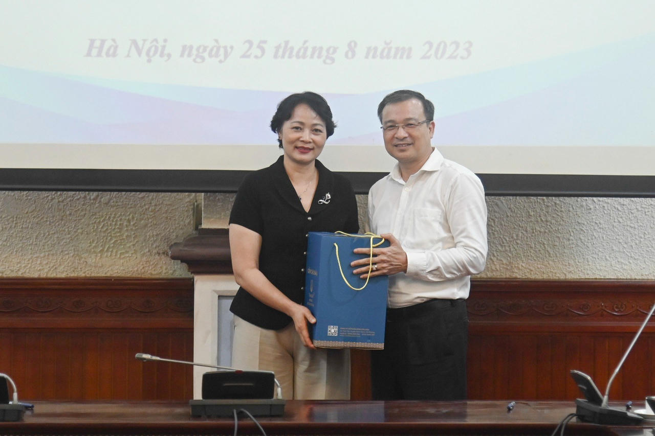 Bàn giao công tác Vụ các vấn đề chung về xây dựng pháp luật