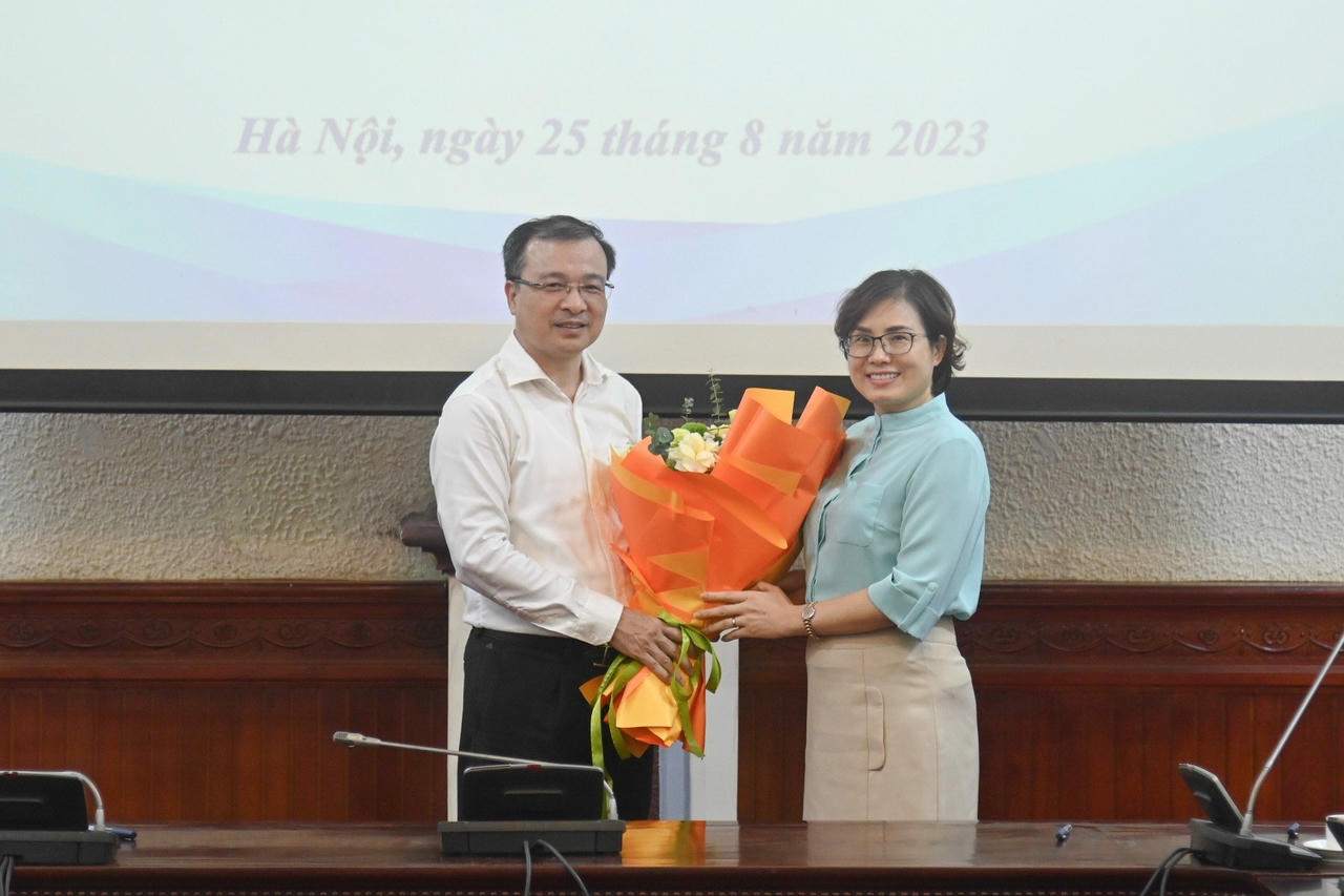 Bàn giao công tác Vụ các vấn đề chung về xây dựng pháp luật