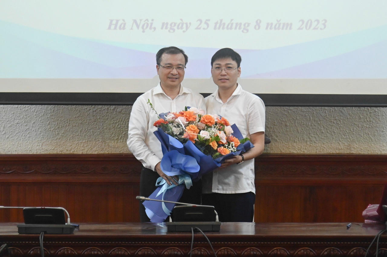 Bàn giao công tác Vụ các vấn đề chung về xây dựng pháp luật