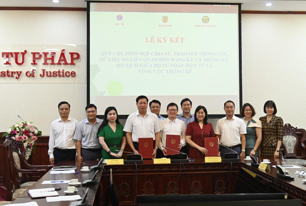 Tích cực phối hợp trao đổi dữ liệu về đăng ký, thống kê hộ tịch 