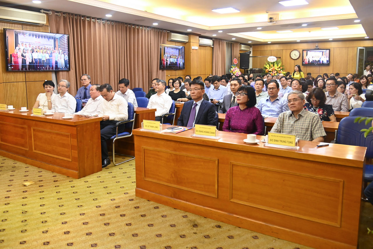 Vụ Các vấn đề chung về xây dựng pháp luật đón nhận Huân chương Lao động hạng Ba 