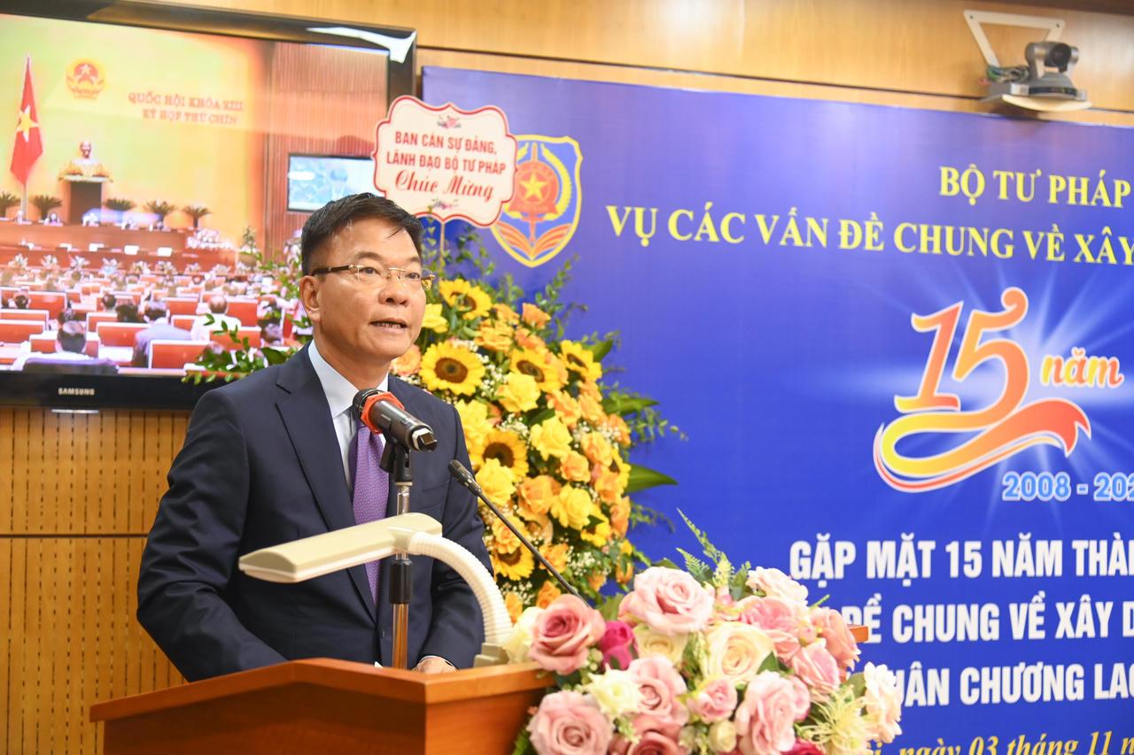 Vụ Các vấn đề chung về xây dựng pháp luật đón nhận Huân chương Lao động hạng Ba 