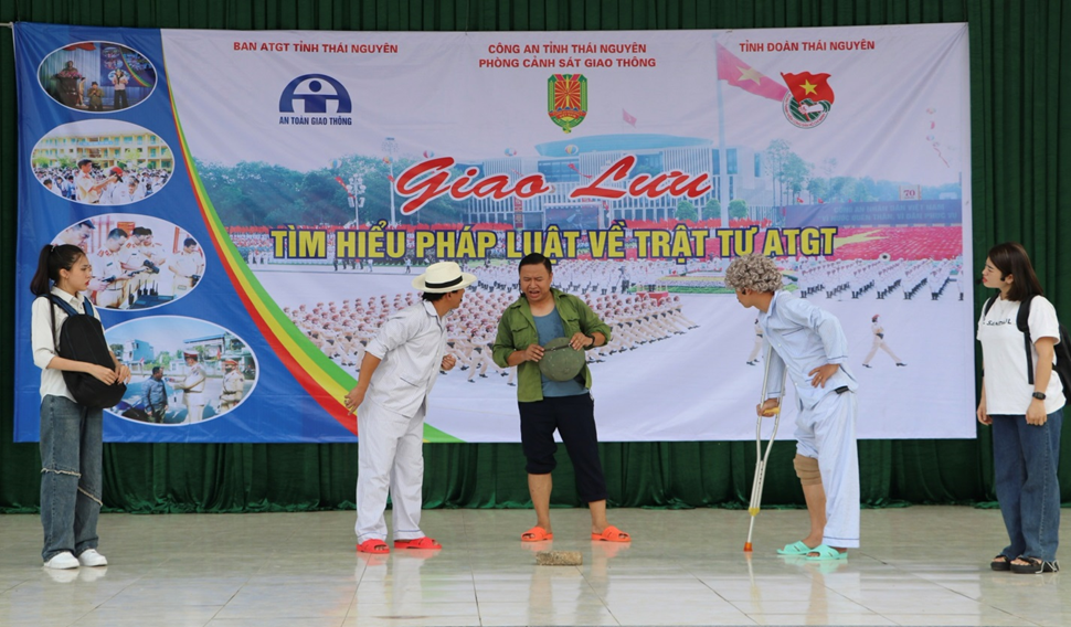 Các địa phương sôi nổi hưởng ứng Ngày Pháp luật