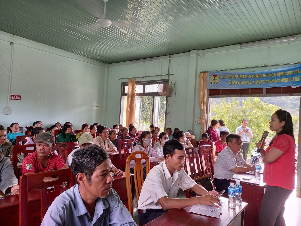 Các địa phương sôi nổi hưởng ứng Ngày Pháp luật